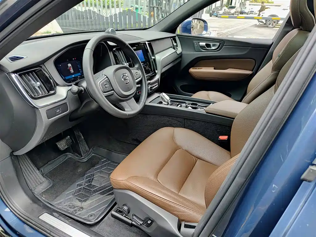 Volvo XC60 2024 B5 four-wheel drive Zhiyi Luxury Edition купить на сайте DeffCars