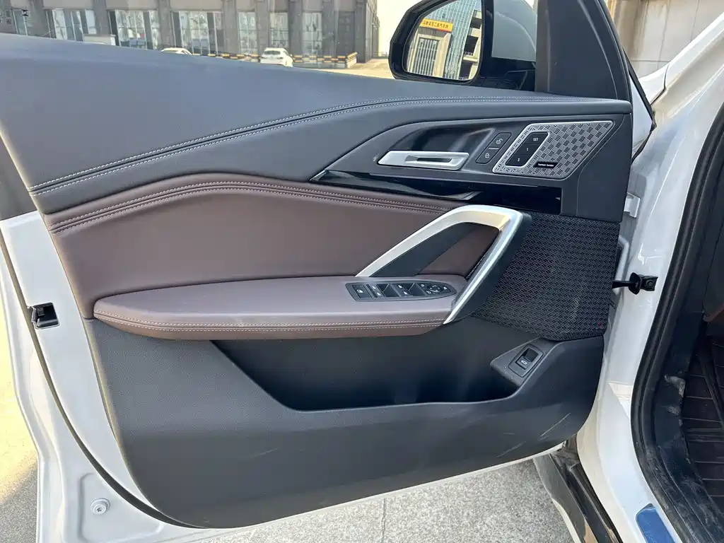 BMW X1 2024 sDrive25Li X Design Package купить на сайте DeffCars