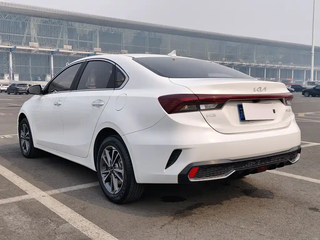 Kia K3 2023 1.5L CVT Deluxe Edition купить на сайте DeffCars