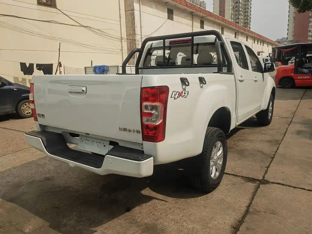 RE-MAX 2025 2.4L manual four-wheel drive bucket standard version gasoline купить на сайте DeffCars