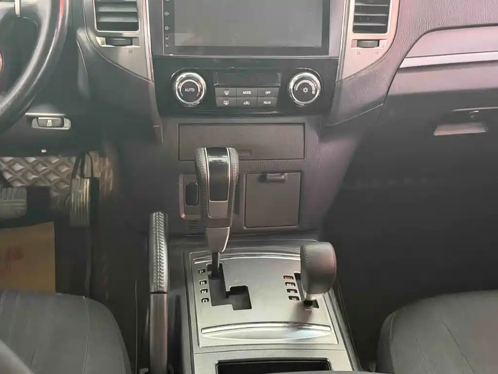 Pajero imported 2020 3.0L automatic standard version купить на сайте DeffCars