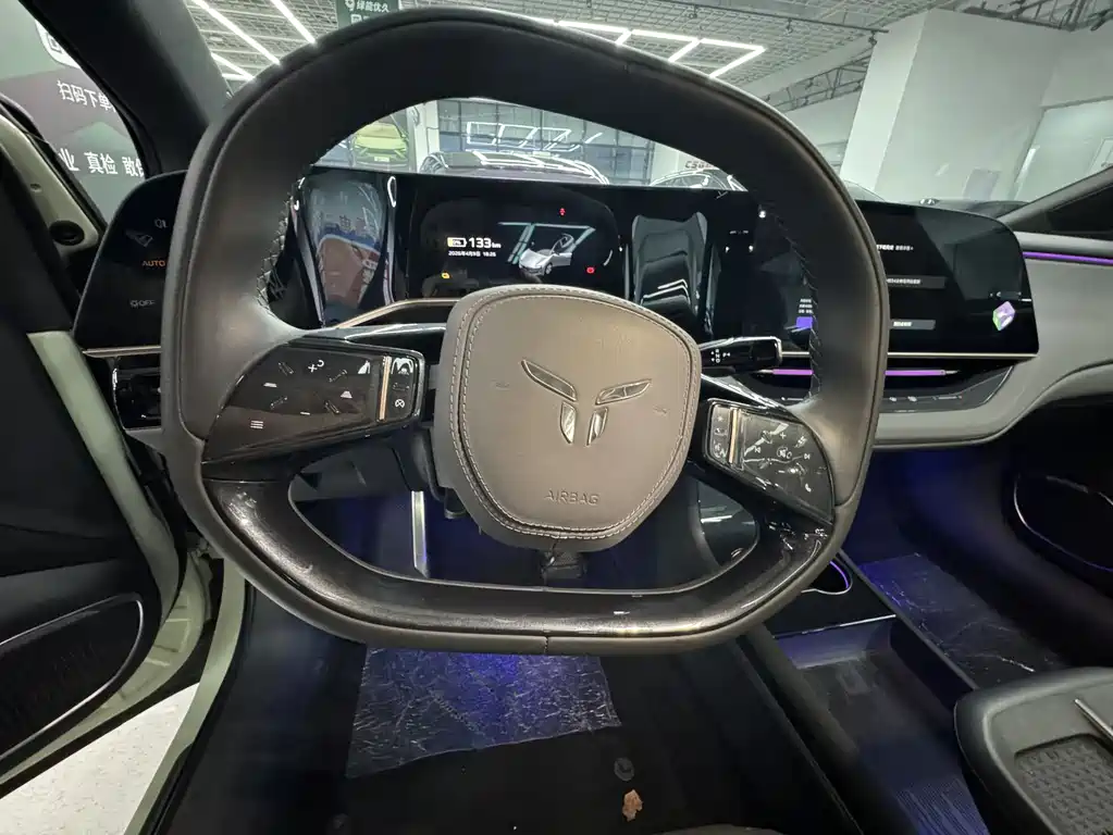 Hongqi EH7 2024 690 Pro купить на сайте DeffCars