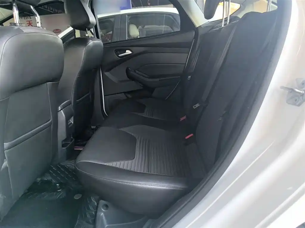 Focus 2018 hatchback classic 1.6L automatic stylish smart mobility version купить на сайте DeffCars