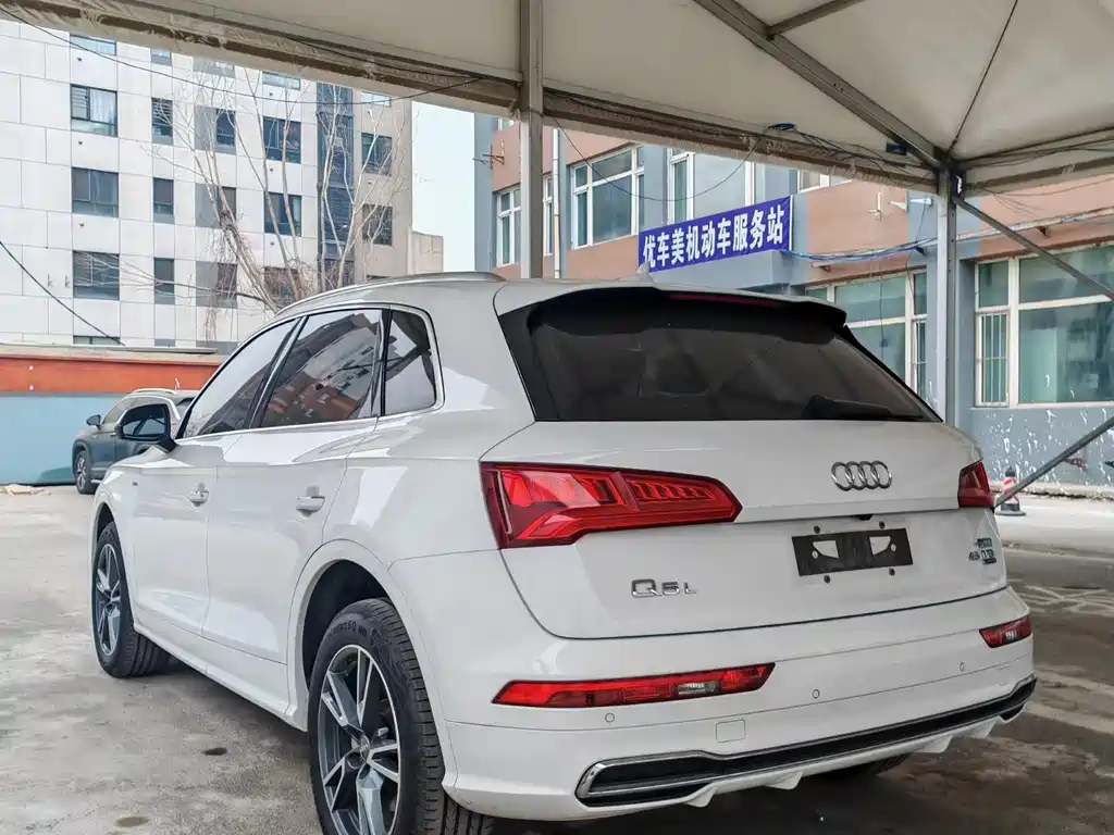 Audi Q5L 2018 45 TFSI Exclusive Fashion Model National VI купить на сайте DeffCars