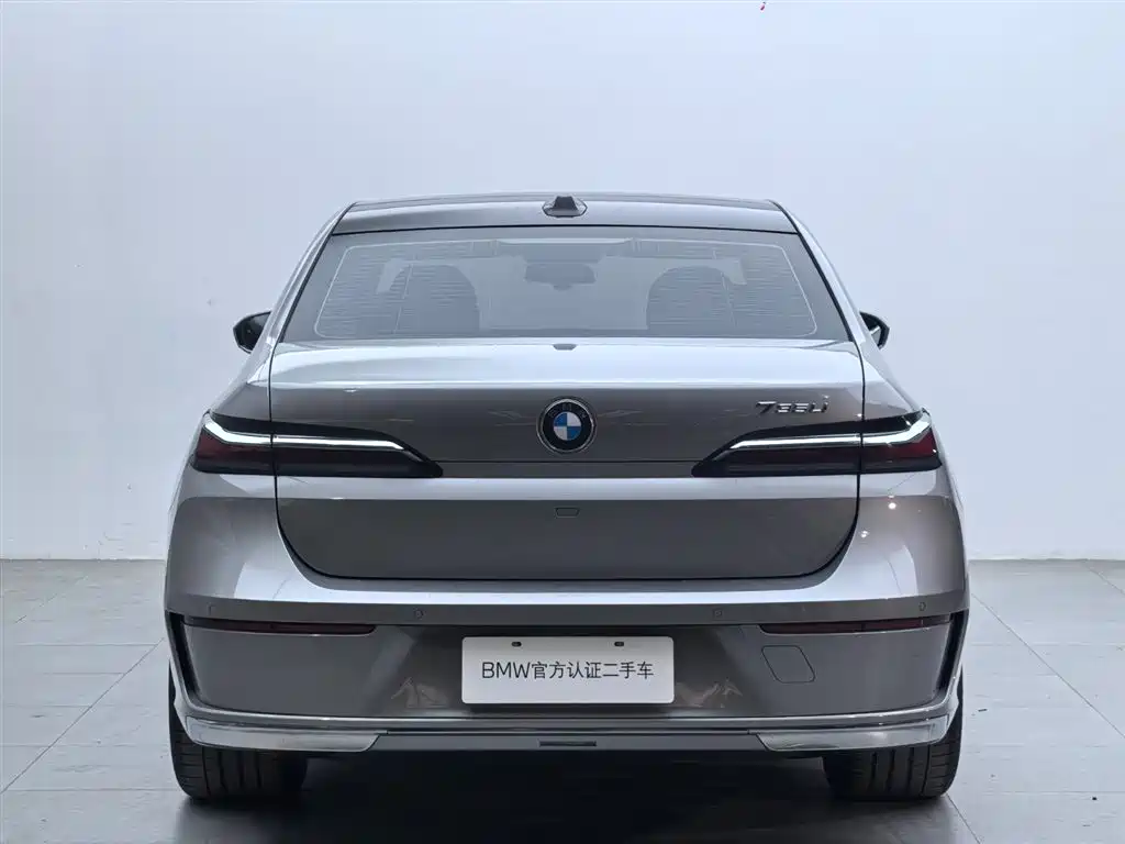 BMW 7 Series 2023 735Li Luxury Package купить на сайте DeffCars