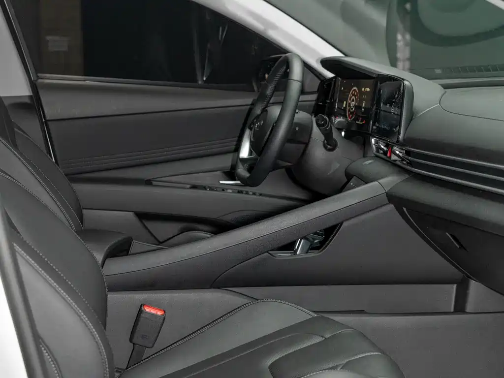 Elantra 2022 1.5L CVT LUX Premium Edition купить на сайте DeffCars