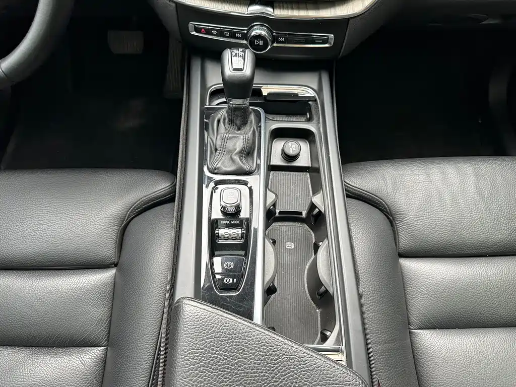 Volvo XC60 2020 T5 four-wheel drive Zhiyuan Deluxe Edition купить на сайте DeffCars