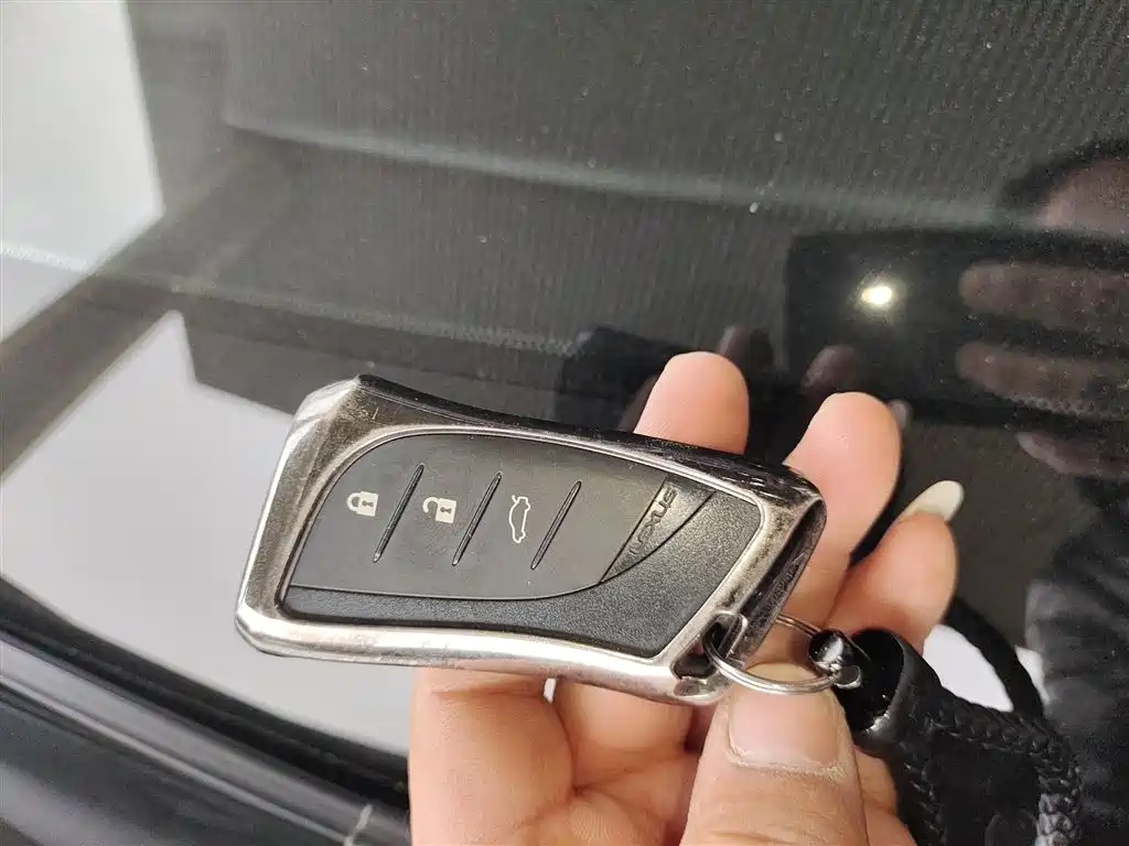Lexus ES 2018 260 Excellence Edition National V купить на сайте DeffCars