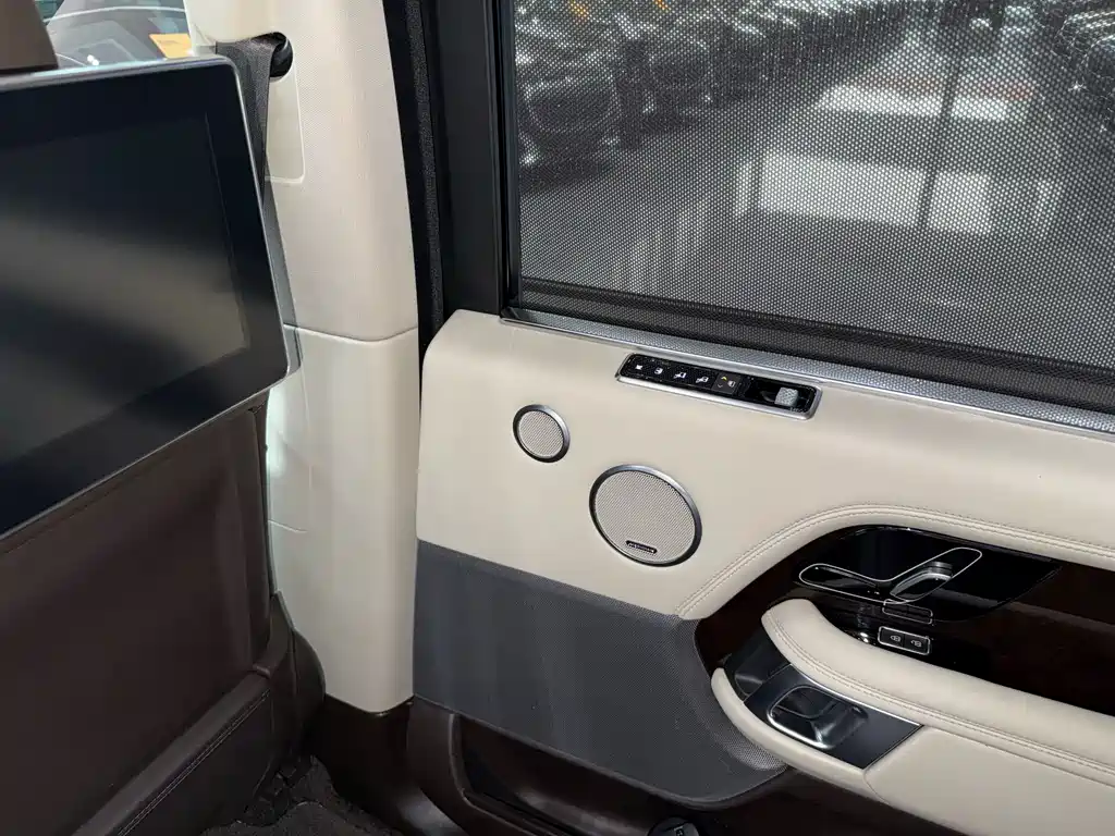 Range Rover 2021 3.0 L6 Legend Extended Classic Edition купить на сайте DeffCars