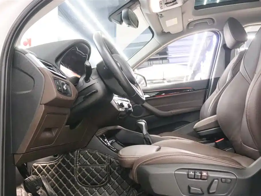 BMW X1 2018 sDrive18Li Exclusive Model купить на сайте DeffCars