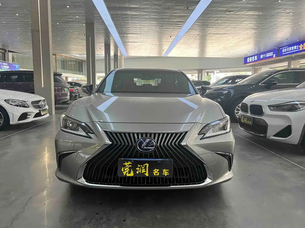 Lexus ES 2020 300h Excellence Edition купить на сайте DeffCars