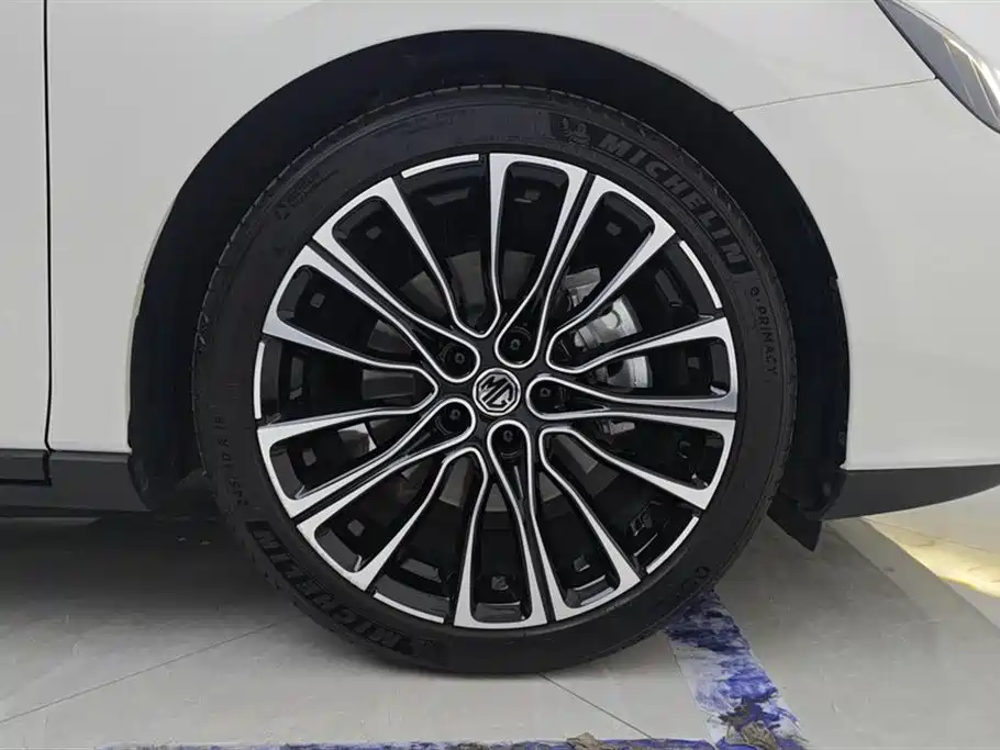 MG7 2023 2.0T Automatic Beauty Hunting Luxury Edition купить на сайте DeffCars