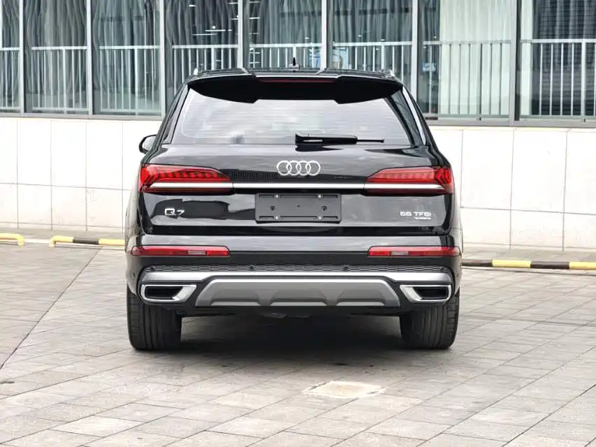 Audi Q7 2023 55 TFSI quattro S line sports version купить на сайте DeffCars