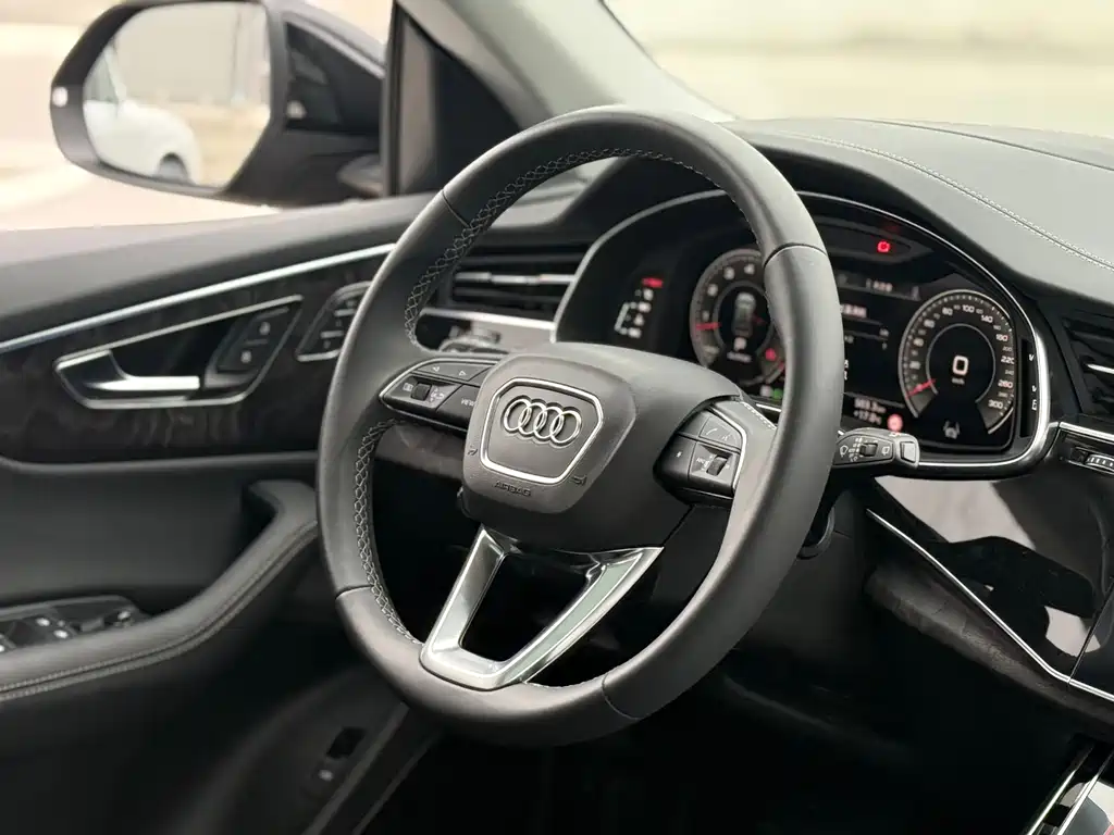 Audi Q8 2024 55 TFSI luxury and dynamic model купить на сайте DeffCars