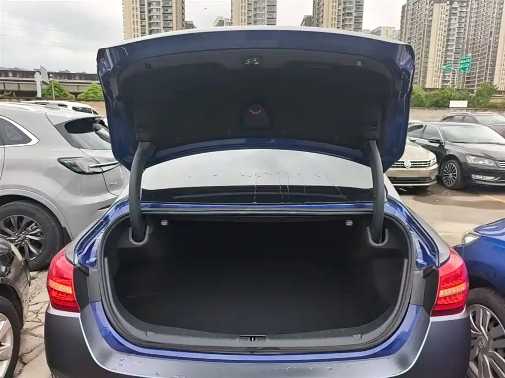 Hongqi H5 2019 30TD Zhilianyun Dynamic Edition купить на сайте DeffCars