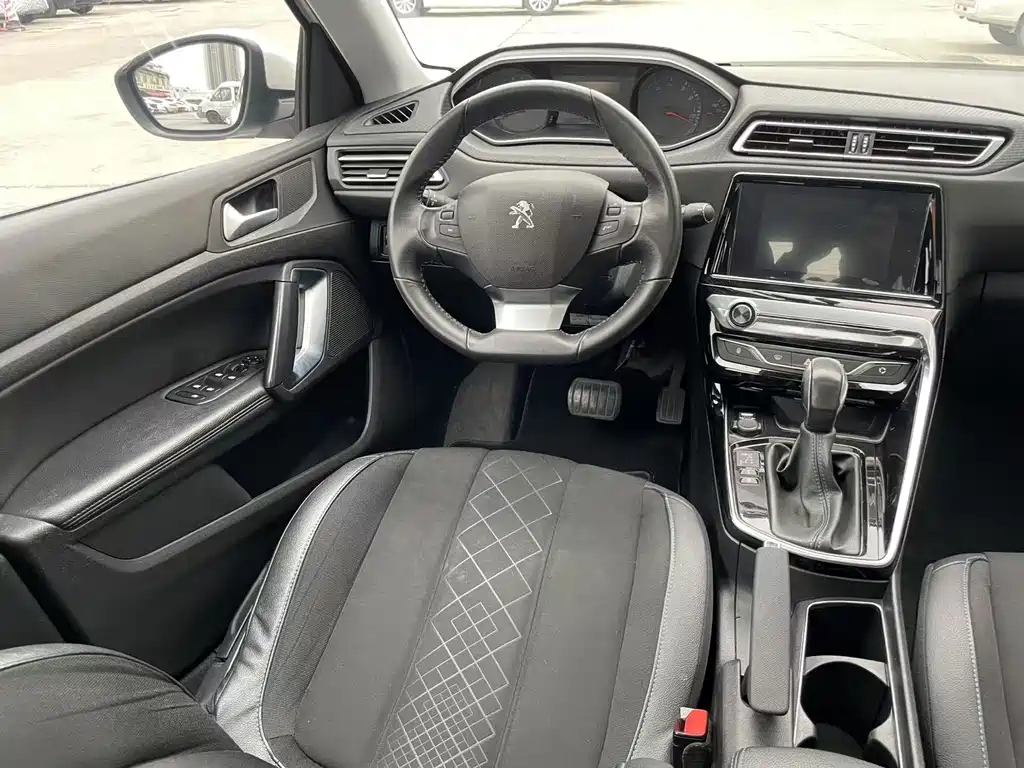 Peugeot 308 2016 230THP Automatic Deluxe Edition купить на сайте DeffCars