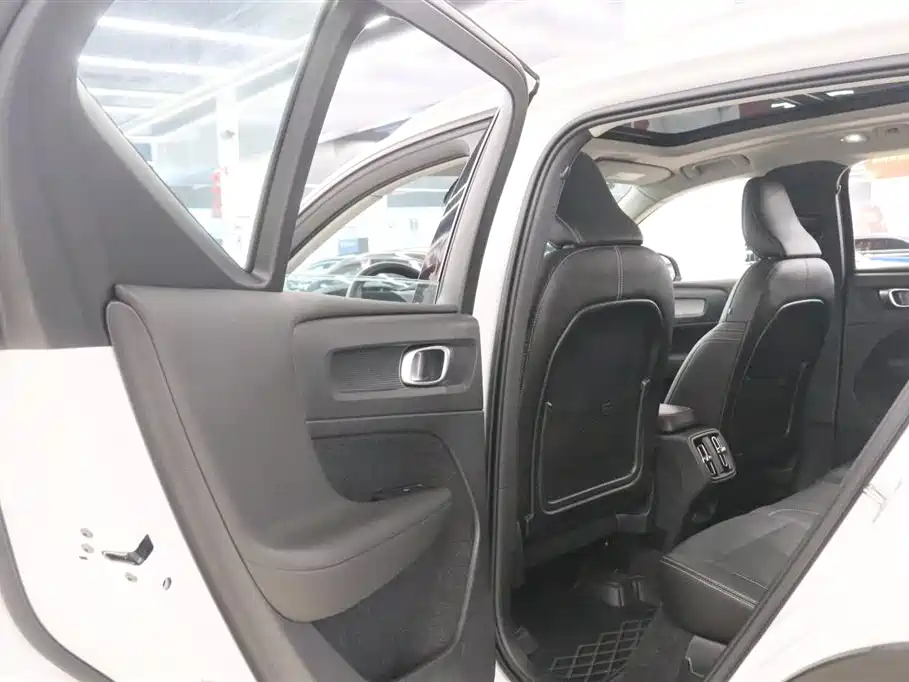 Volvo XC40 2025 B4 four-wheel drive Zhiyuan luxury version купить на сайте DeffCars