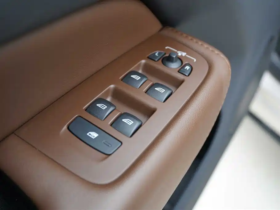 Volvo XC60 plug-in hybrid 2024 T8 plug-in hybrid long-range four-wheel drive Zhiyuan luxury version купить на сайте DeffCars