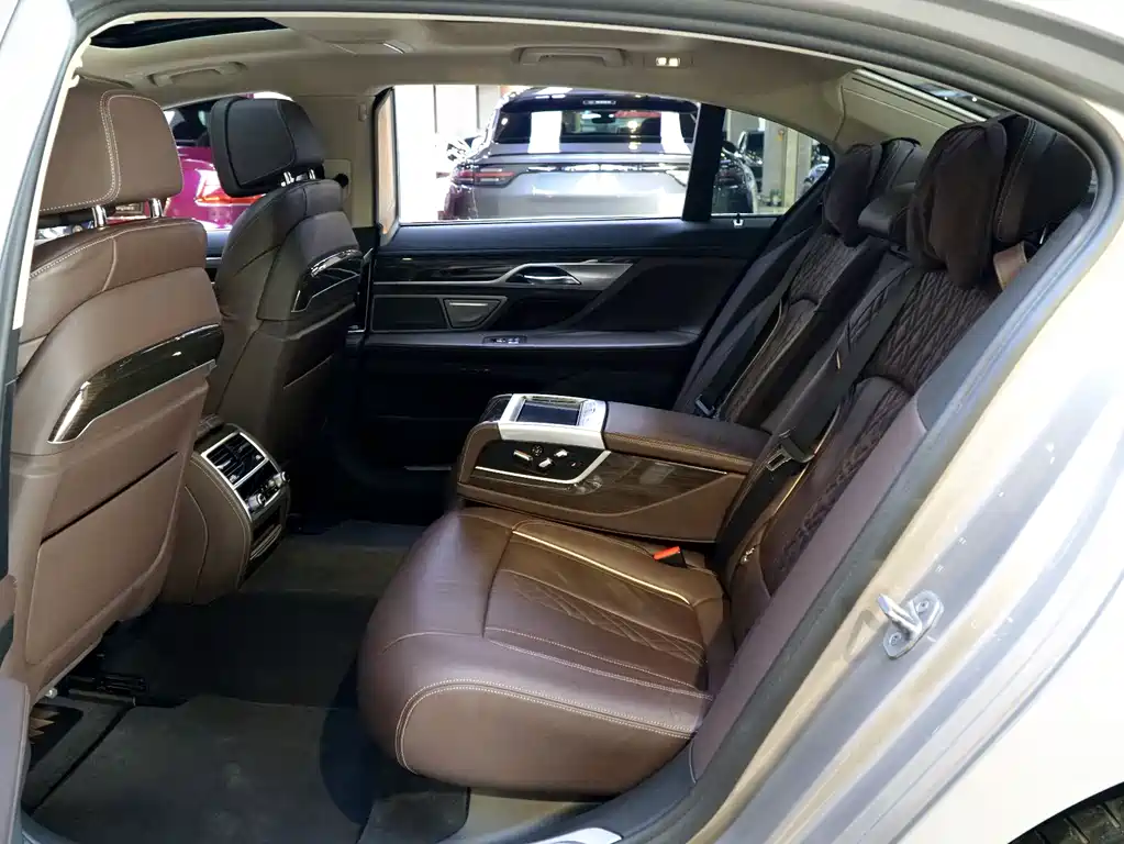 BMW 7 Series 2021 730Li Luxury Package купить на сайте DeffCars