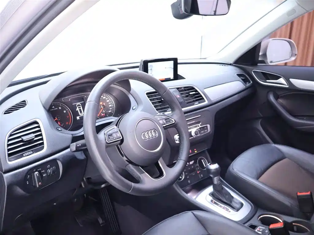 Audi Q3 2018 30th Anniversary Model 30 TFSI Fashion Model купить на сайте DeffCars