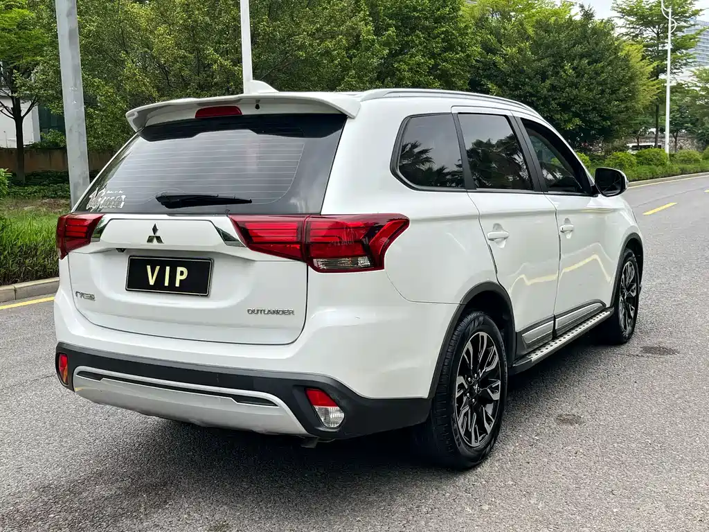 Outlander 2019 2.0L 2WD Enjoy Edition, 5 seats, National VI купить на сайте DeffCars
