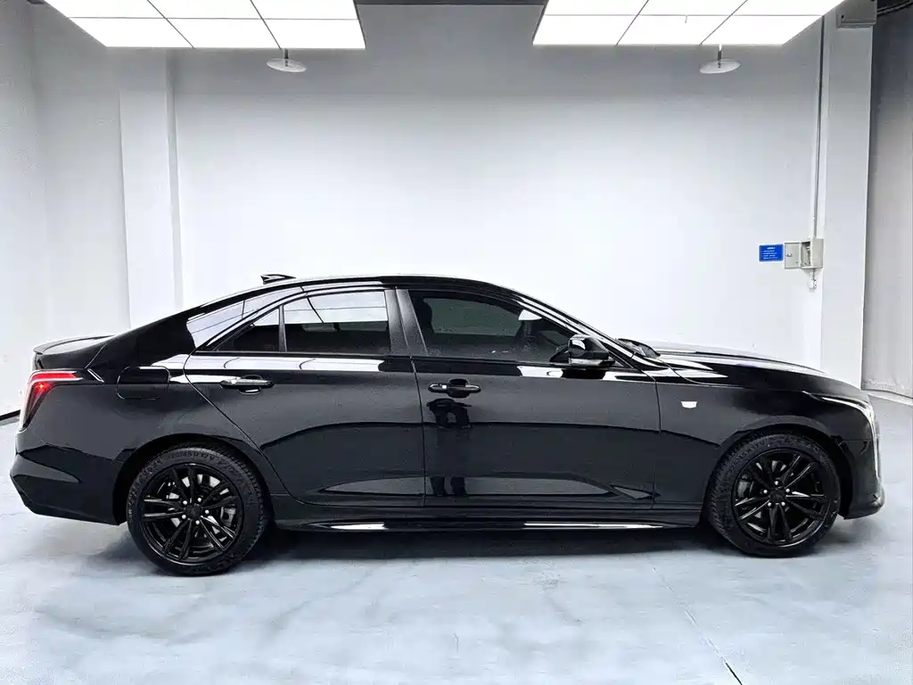 Cadillac CT4 2022 28T Fashion Model купить на сайте DeffCars