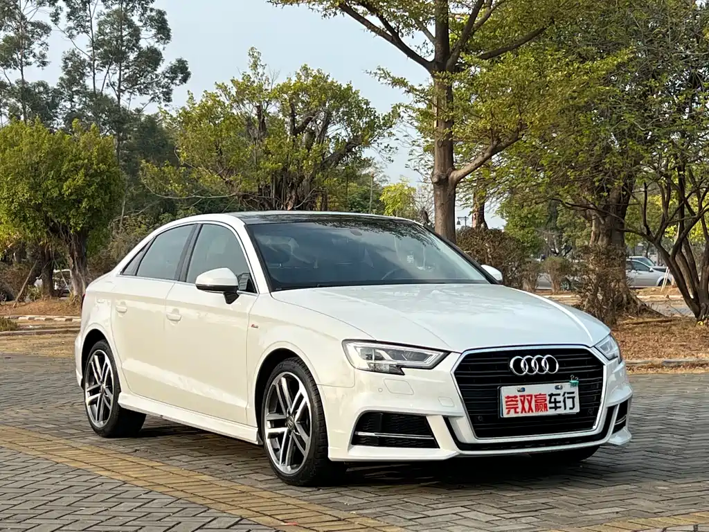 Audi A3 2018 30th Anniversary Limousine 35 TFSI Sports купить на сайте DeffCars