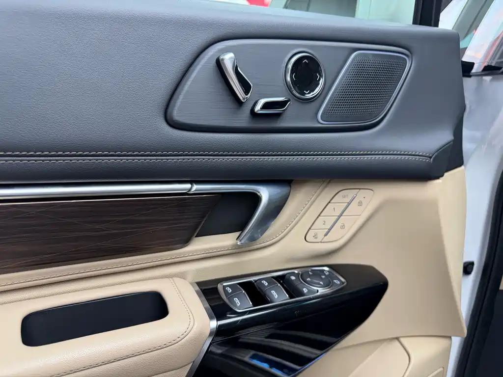 Century 2023 2.0T seven-seat premium model купить на сайте DeffCars