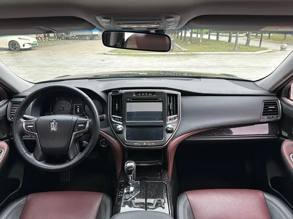 Crown 2018 2.0T Sports Edition купить на сайте DeffCars