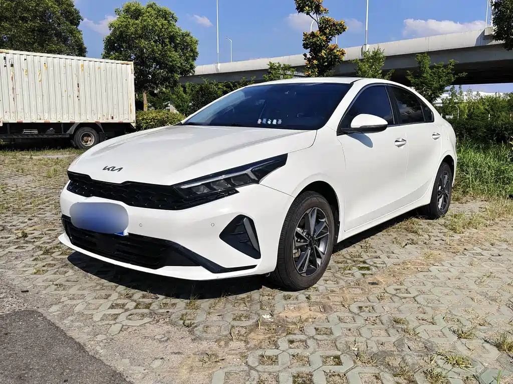 Kia K3 2023 1.5L CVT Deluxe Edition купить на сайте DeffCars