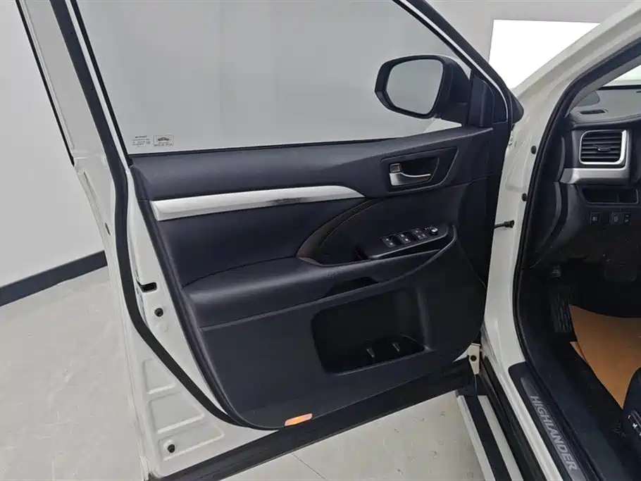 Highlander 2018 2.0T four-wheel drive luxury version, 7 seats, National VI купить на сайте DeffCars