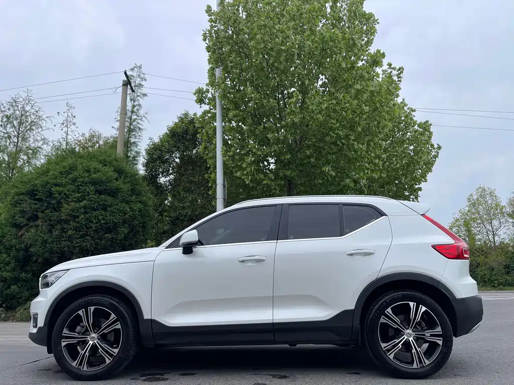 Volvo XC40 2021 T4 four-wheel drive Zhiyuan Sport Edition купить на сайте DeffCars
