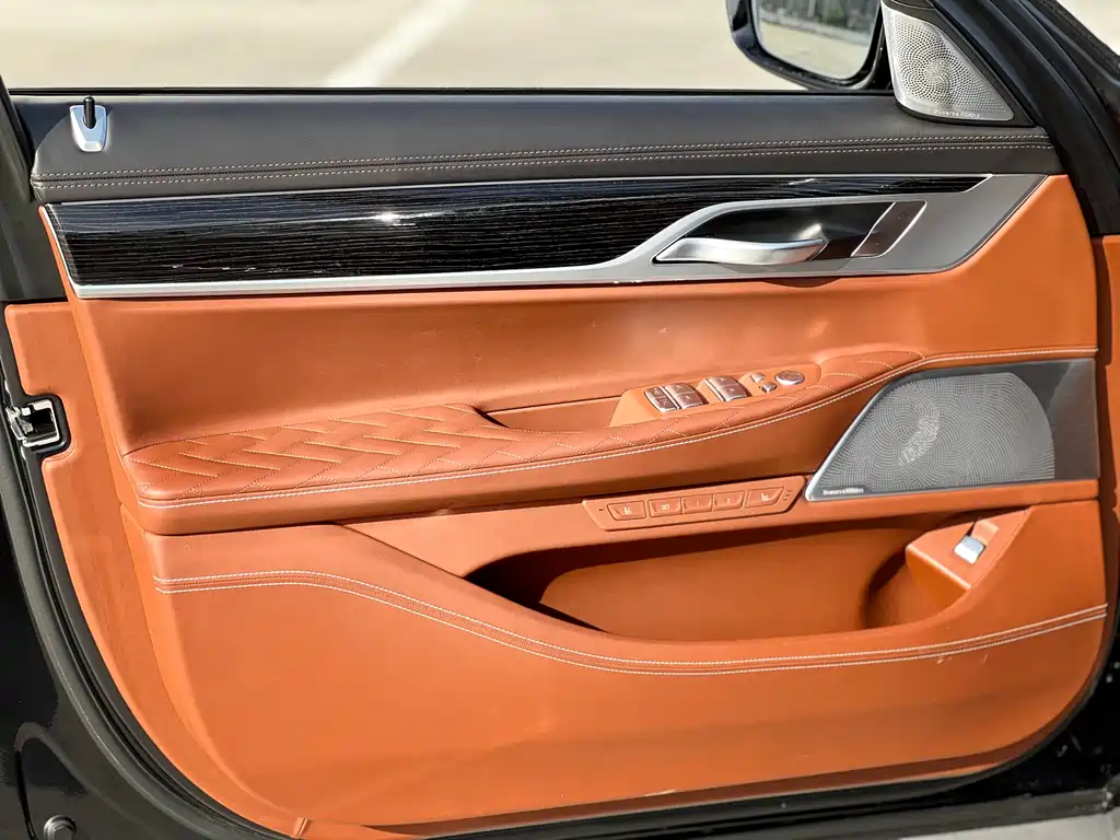 BMW 7 Series 2019 M760Li xDrive V12 Sports Package купить на сайте DeffCars