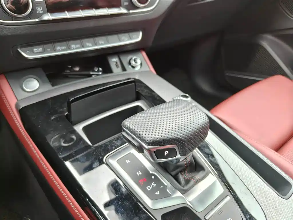 Audi Q5L 2025 45 TFSI luxury and dynamic model купить на сайте DeffCars