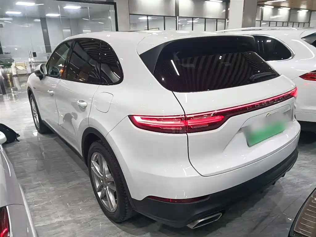 Cayenne New Energy 2021 Cayenne E-Hybrid 2.0T купить на сайте DeffCars