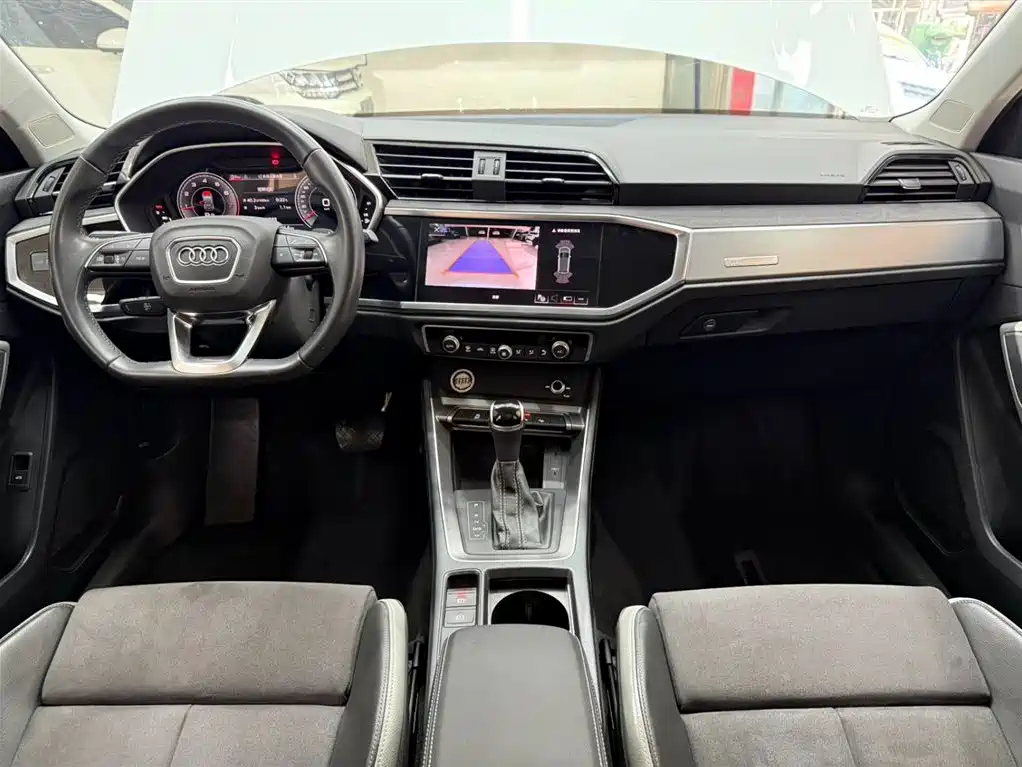 Audi Q3 2023 35 TFSI Fashionable and Dynamic (1.4T) купить на сайте DeffCars