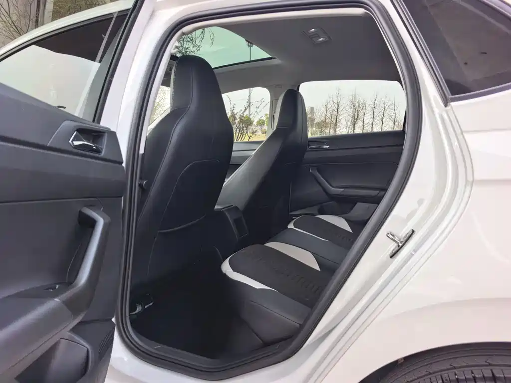 Polo 2021 Plus 1.5L Automatic Colorful Technology Edition купить на сайте DeffCars