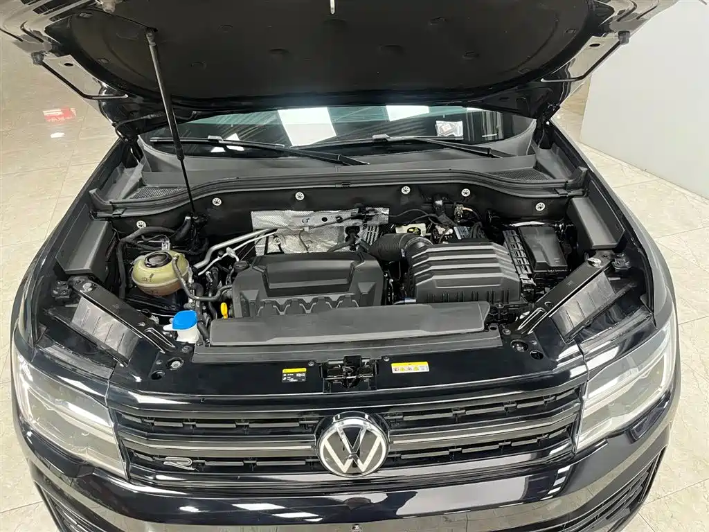 Touron 2023 Touron X facelift 380TSI four-wheel drive luxury version купить на сайте DeffCars