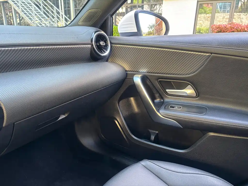 Mercedes-Benz A-Class 2023 A 200 L Dynamic купить на сайте DeffCars