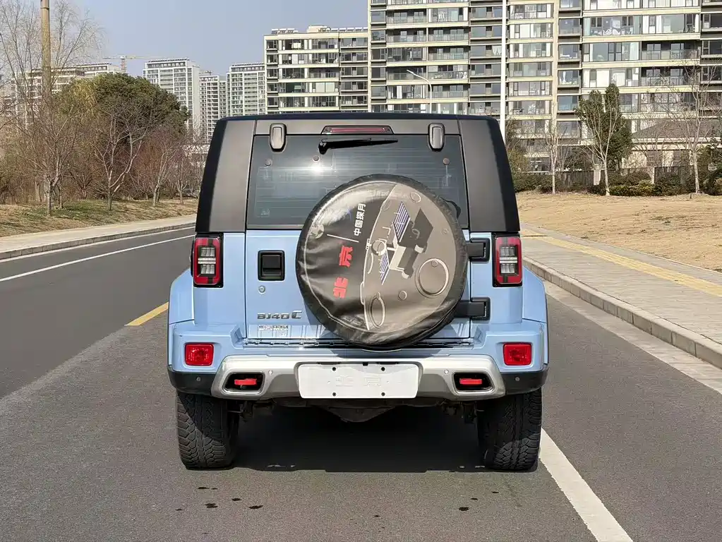 Beijing off-road BJ40 2023 2.0T automatic two-wheel drive city hunter version knight type купить на сайте DeffCars