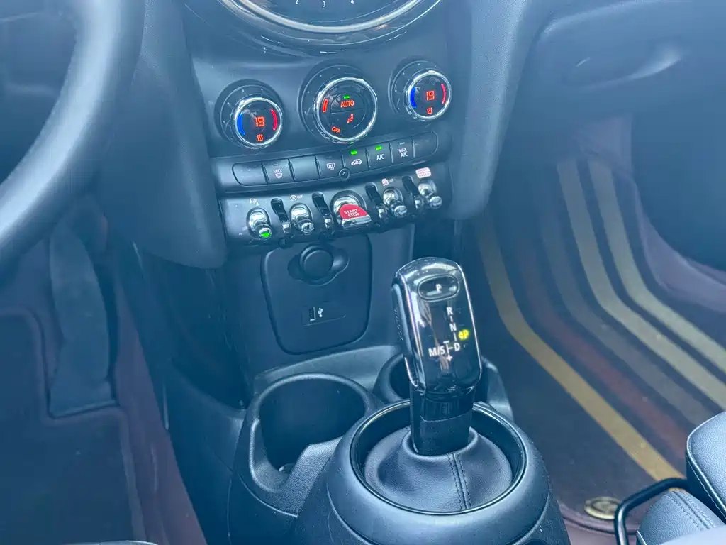MINI 2023 1.5T COOPER Artist Five-Door Edition купить на сайте DeffCars