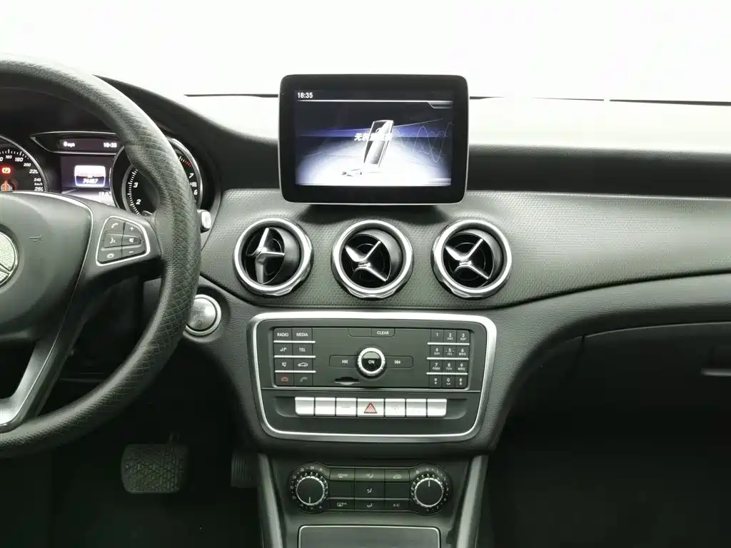 Mercedes-Benz GLA 2018 GLA 200 Dynamic купить на сайте DeffCars