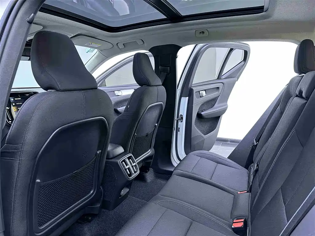 Volvo XC40 2022 T4 four-wheel drive smart travel fashion version купить на сайте DeffCars