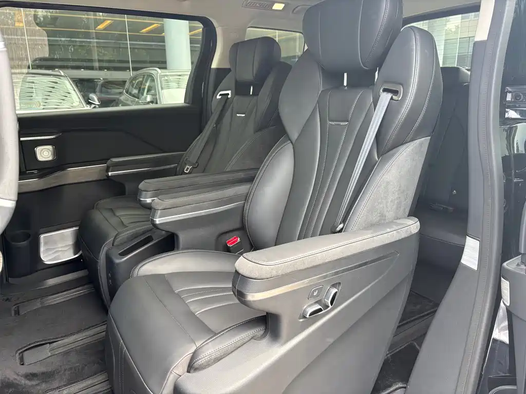 Red Flag Hongqi HQ9 PHEV 2024 2.0T 4WD Business Edition купить на сайте DeffCars