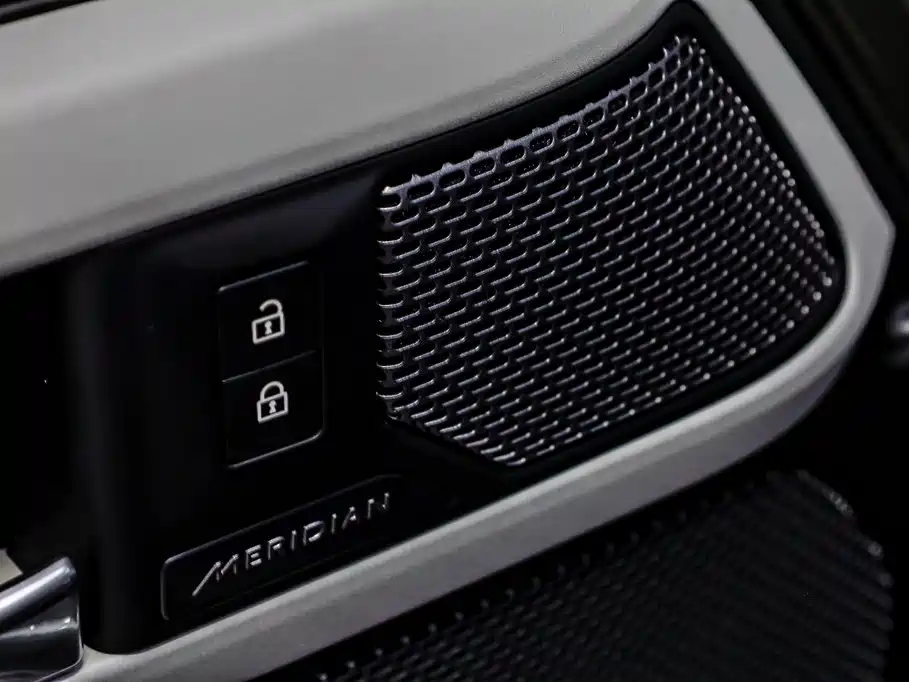 Land Rover Defender 2021 90 P400 Classic Reissue купить на сайте DeffCars