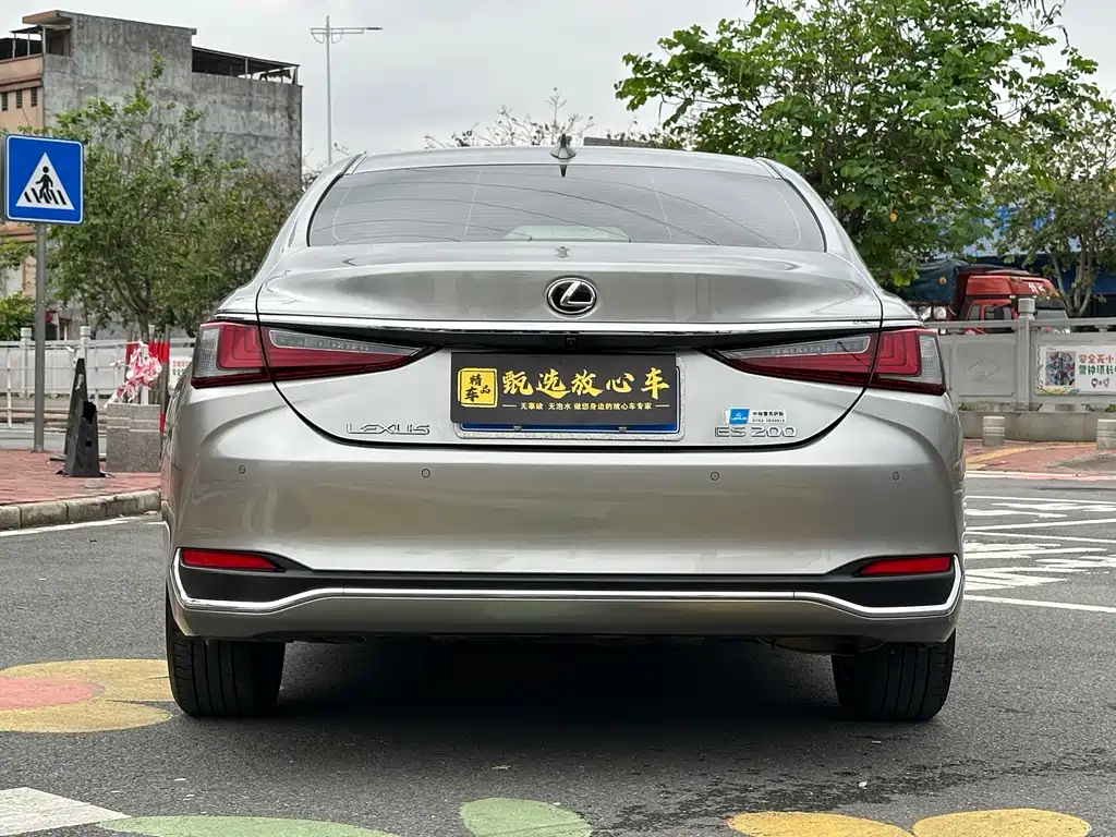 Lexus ES 2023 200 Excellence Edition купить на сайте DeffCars