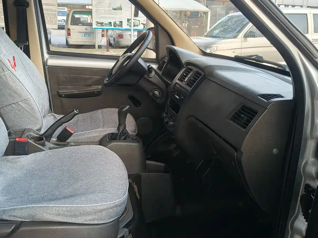 Wuling Rongguang S 2021 1.2L standard air-conditioned version 5-seat LSI купить на сайте DeffCars