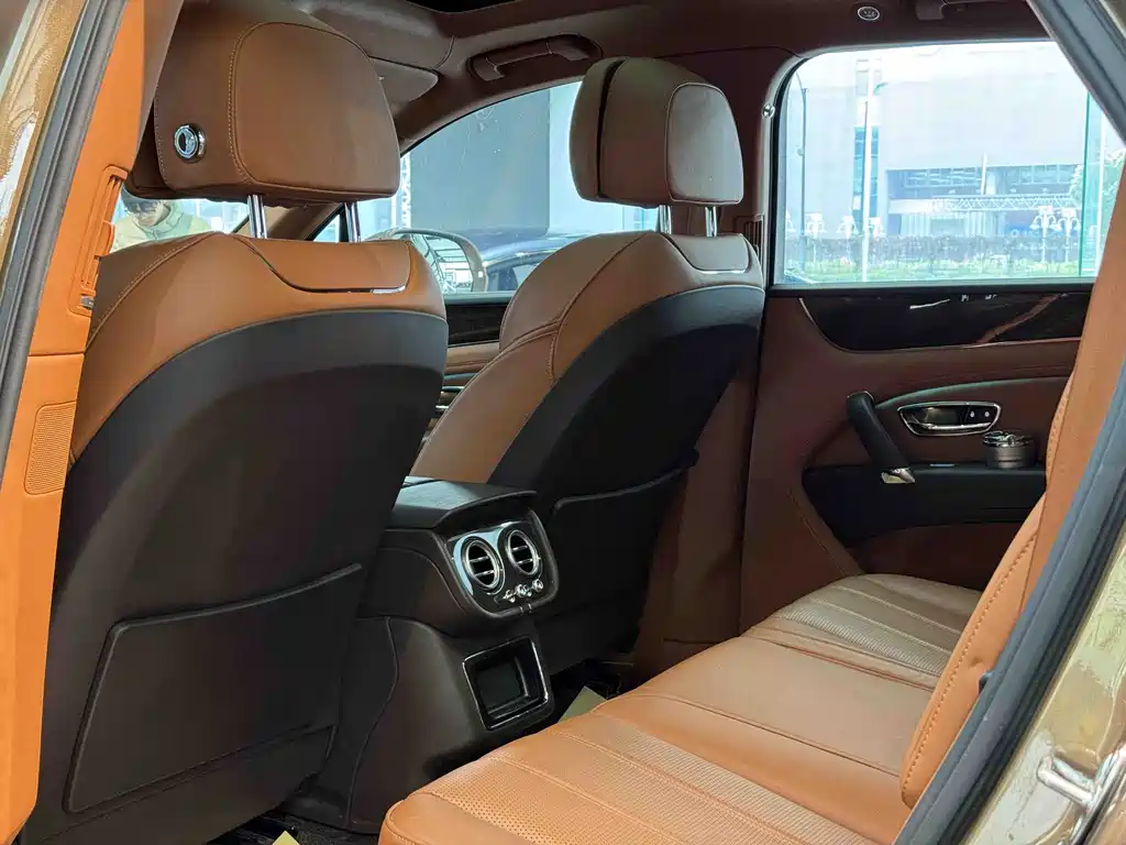 Bentayga 2018 4.0T V8 купить на сайте DeffCars