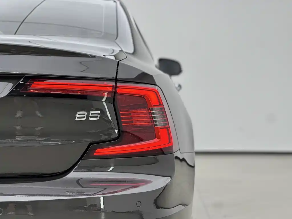 Volvo S90 2021 B5 Zhiyi Luxury Edition купить на сайте DeffCars