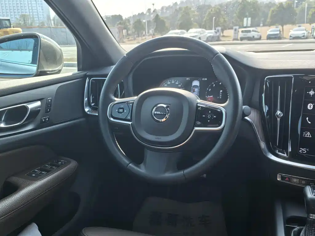 Volvo S60 2021 T4 Zhiyuan Luxury Edition купить на сайте DeffCars